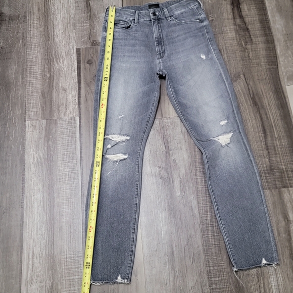 Mother High Waisted Looker Ankle Nick Fray Jeans - Picture 4 of 16